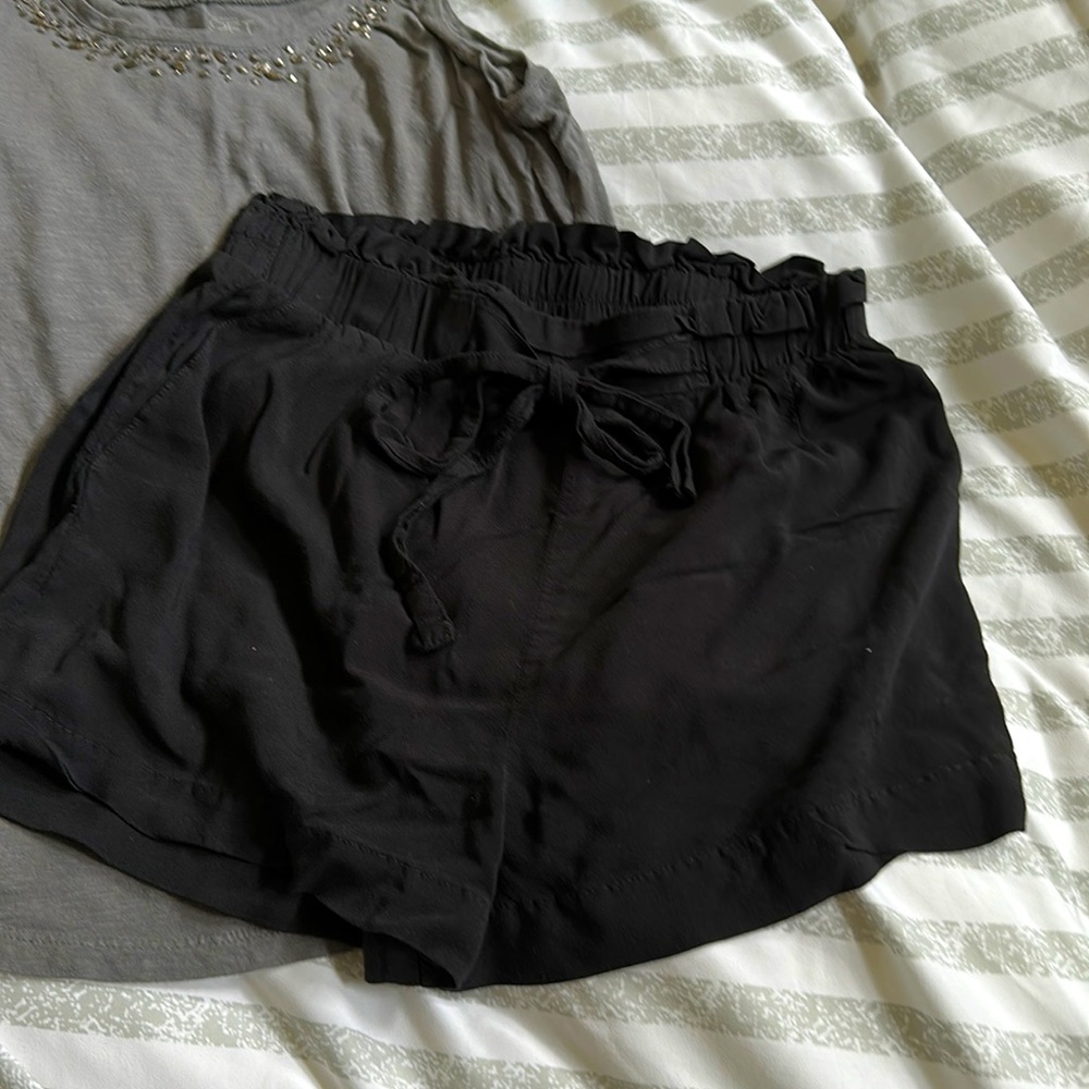 Lightweight, drawstring shorts with pockets